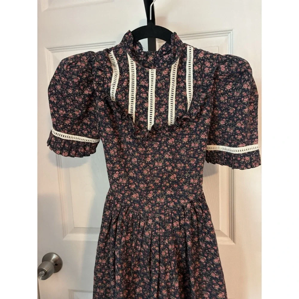 Handmade‎ Colonial Pioneer Prairie Girl's Dress Child's Sz 2 Eyelet Ruffle Apron